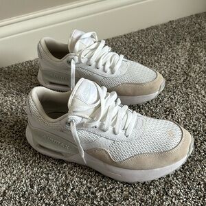 White Nike Air max